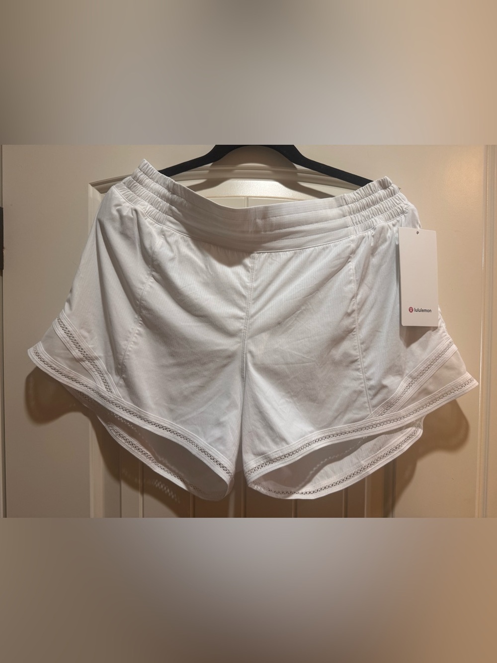 Lululemon Hotty Hot High-Rise Lined Short Lace Trim